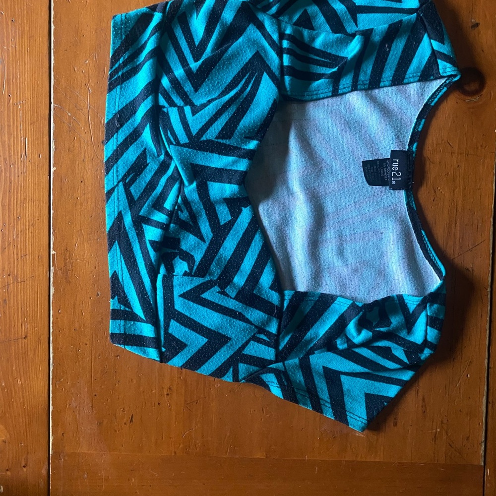 Rue21 Teal and Black Patterned Crop Top